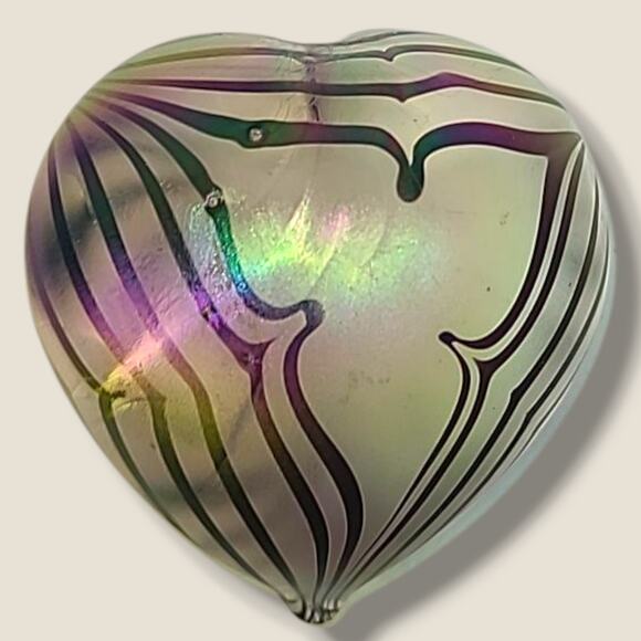 Hand Blown Aurene Iridescent Studio Art Glass Pulled Feather Heart Paperweight - Picture 1 of 9